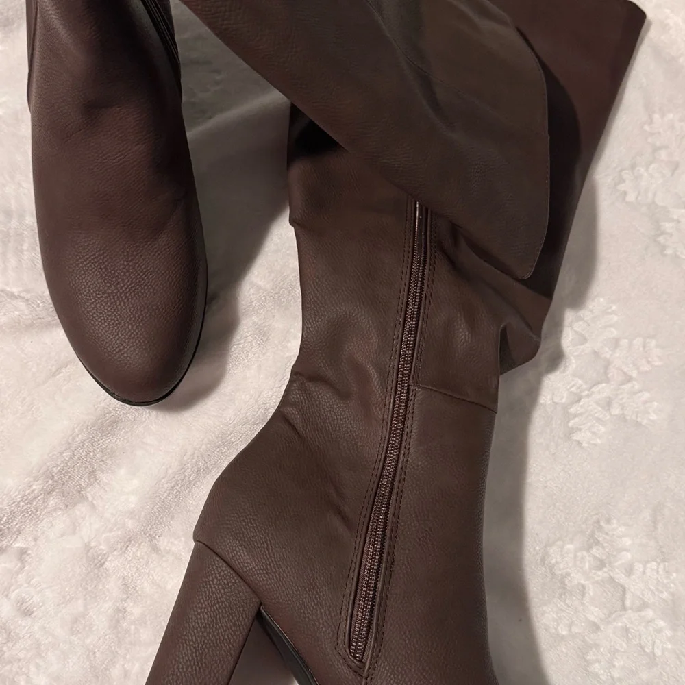 Chic Over the Knee Brown Boots - Picture 3 of 5